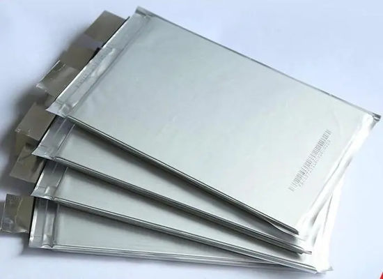 kupować GWELL trójwarstwowa linia produkcyjna folii kompozytowej PP współwytłaczanej aluminiowo-plastikowej, elastyczna linia pakująca baterie litowe online manufacture