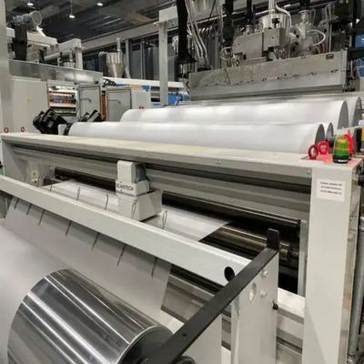 kupować Linia do wytłaczania folii solarnej EVA o szerokości 2400 mm / 2600 mm i wydajności 300–700 kg/h i maksymalnej prędkości linii 16 m/s do hermetyzacji paneli słonecznych online manufacture