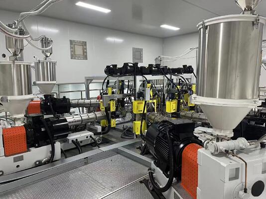 kupować Maszyny do wytłaczania arkuszy PP do termoformowania o dużej wydajności z wydajnością 300-1000 kg/h, grubością 0,2-1,5 mm i szerokością 800-1500 mm online manufacture