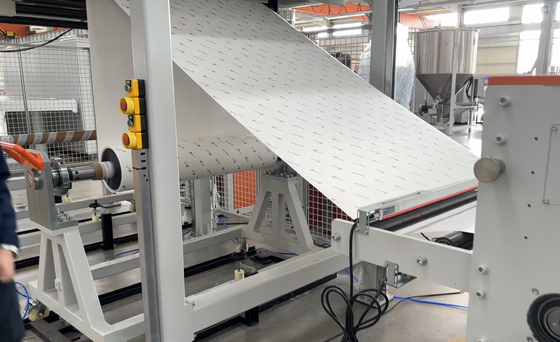 kupować Linia wytłaczania arkuszy dekoracyjnych PETG o mocy 600 kg/h, zakresie grubości 0,2-2 mm i trójwarstwowej strukturze GAG online manufacture